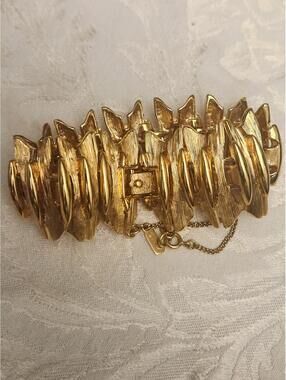 Rare Vintage Monet Goldtone Cuff Bracelet.7" With Safety Chain